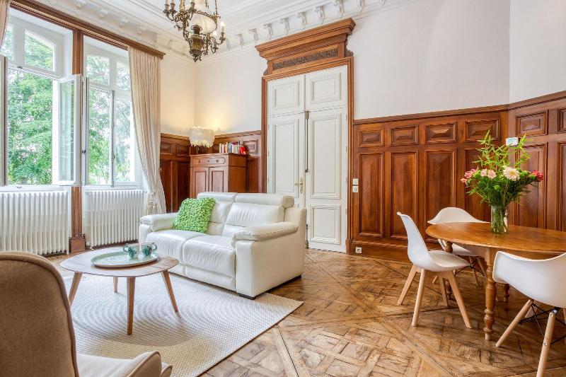 Chateau Cote de Nacre image