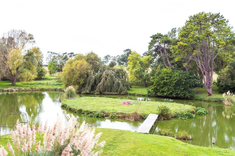 Chateau Cote de Nacre image