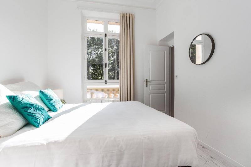 Chateau Cote de Nacre image