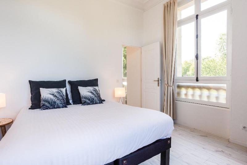 Chateau Cote de Nacre image