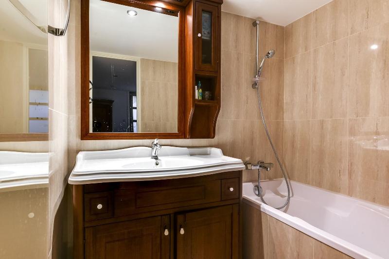 Chateau Cote de Nacre image