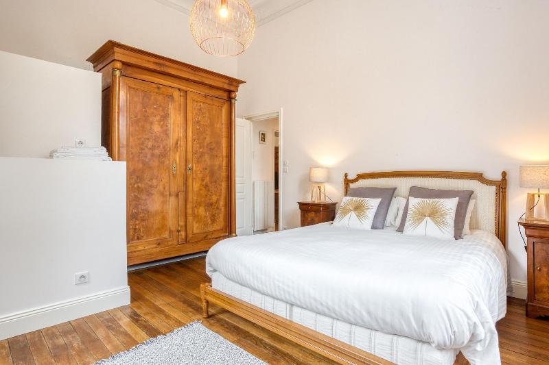 Chateau Cote de Nacre image