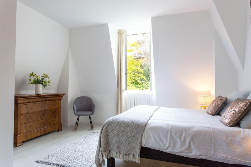 Chateau Cote de Nacre image