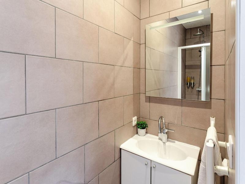 Chateau Cote de Nacre image