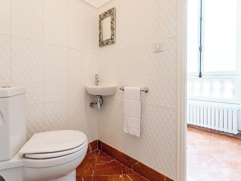 Chateau Cote de Nacre image