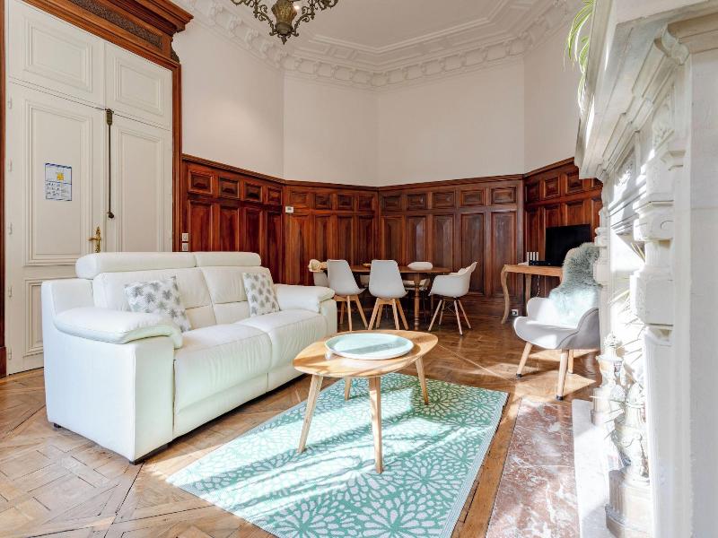 Chateau Cote de Nacre image