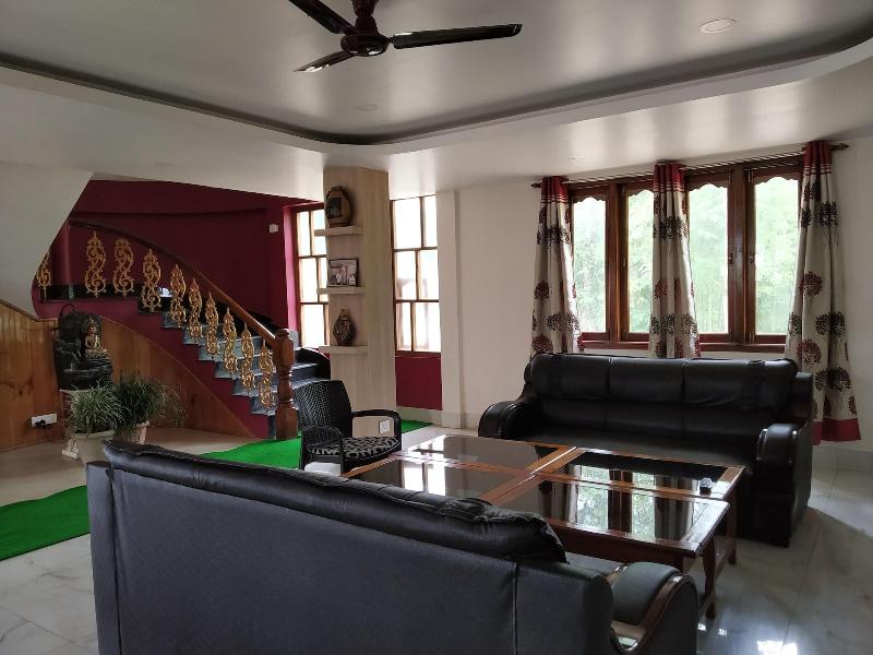 Ziro Palace Inn