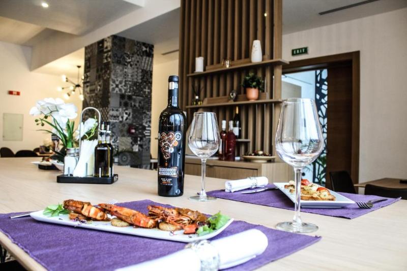 Hotel Avenue Buzau image