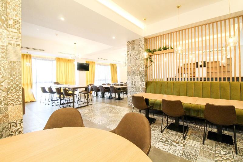 Hotel Avenue Buzau image