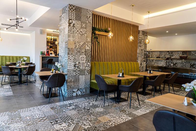 Hotel Avenue Buzau image