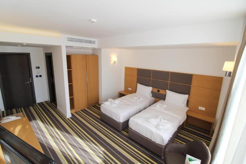 Hotel Avenue Buzau image
