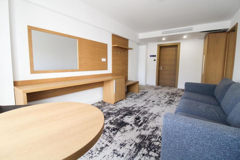 Hotel Avenue Buzau image
