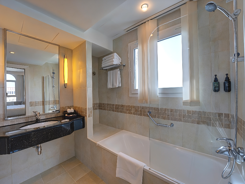 Millennium Lakeview Hotel image