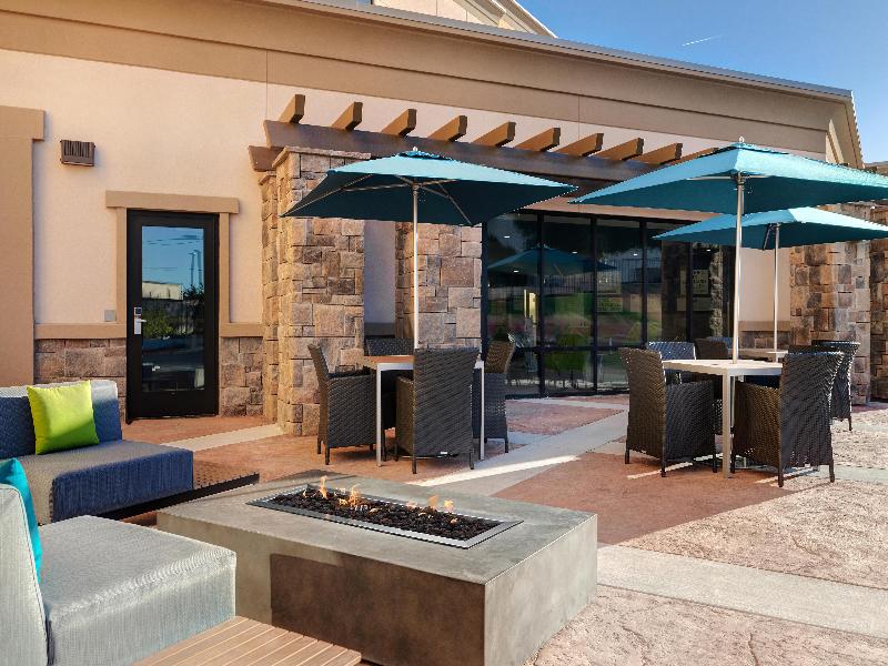 Hampton Inn & Suites Marina image