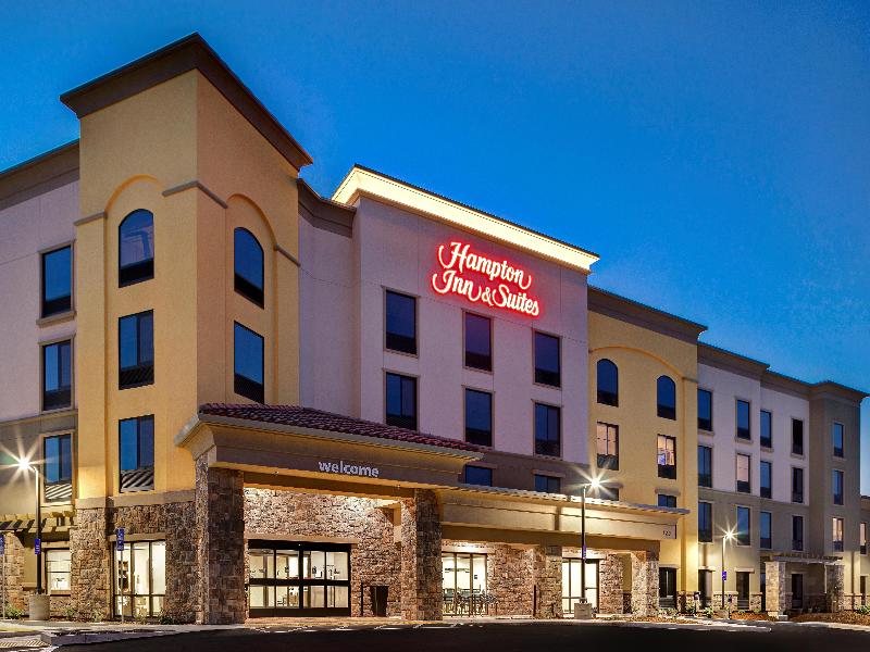 Hampton Inn & Suites Marina image