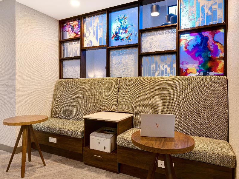 Hampton Inn & Suites Marina image