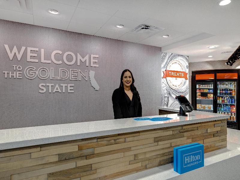 Hampton Inn & Suites Marina image