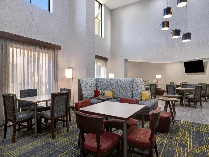Hampton Inn & Suites Marina image