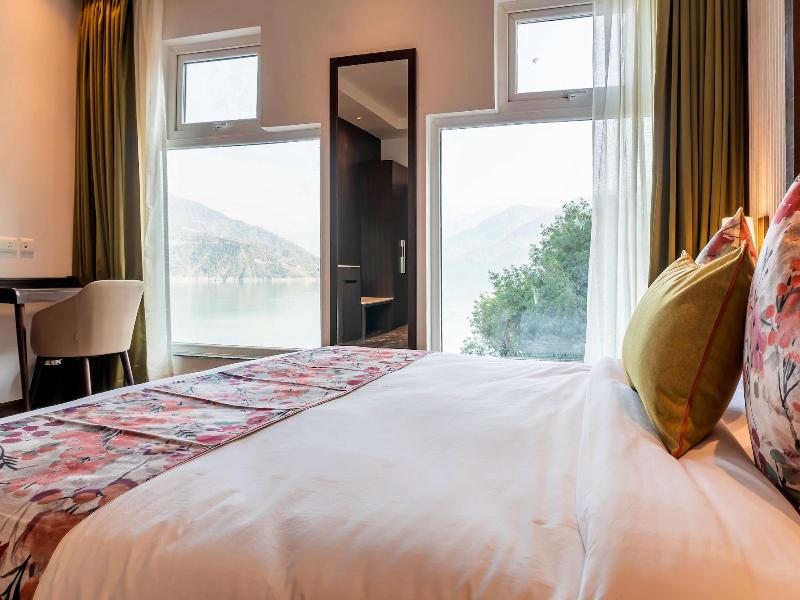 Hotel LE ROI Lake View, Koti image