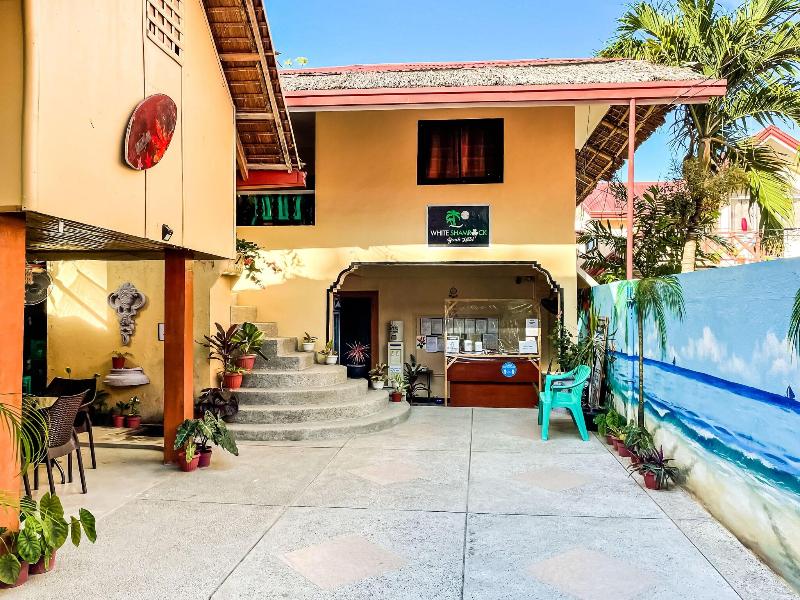 White Shamrock Beach Hotel image