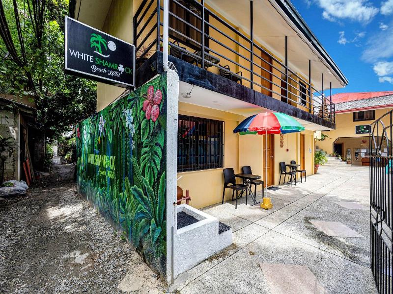 White Shamrock Beach Hotel image