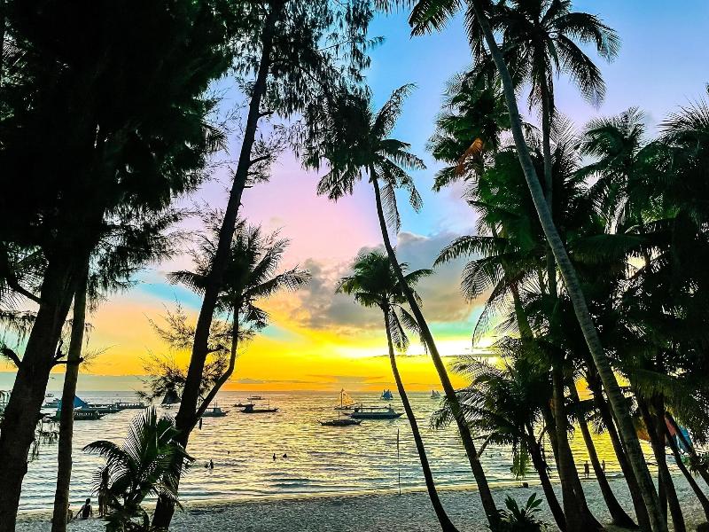 White Shamrock Beach Hotel image