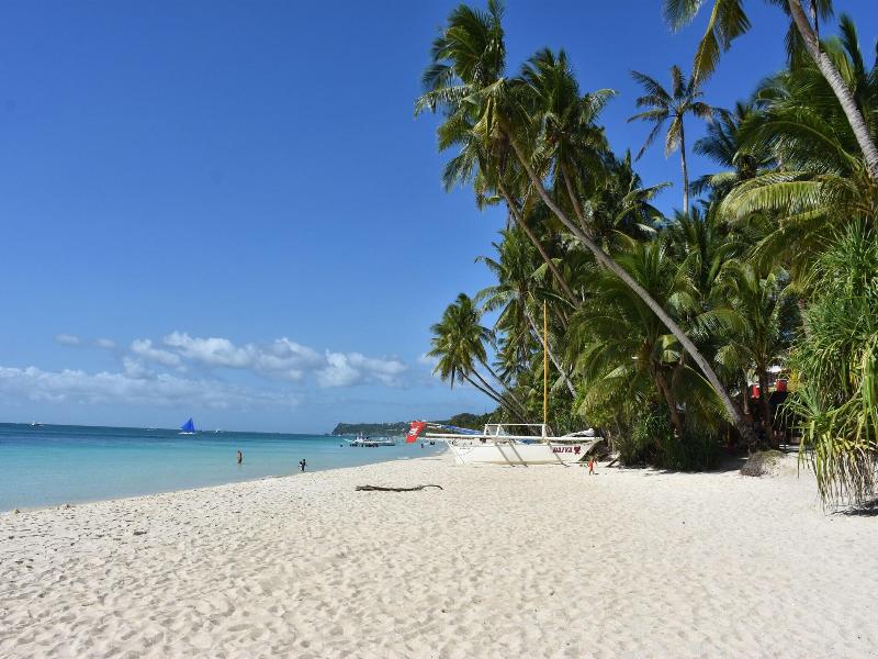 White Shamrock Beach Hotel image