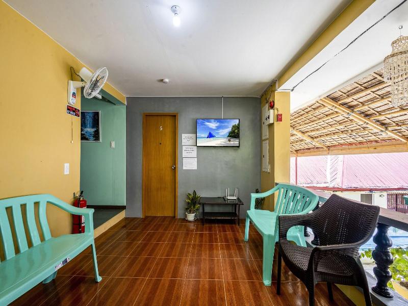 White Shamrock Beach Hotel image