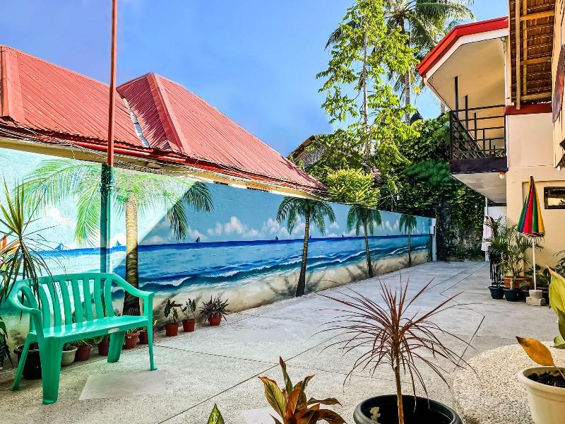 White Shamrock Beach Hotel image