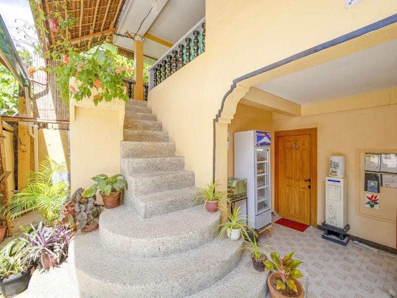 White Shamrock Beach Hotel image