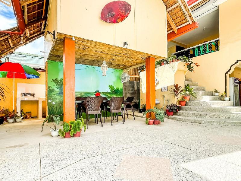 White Shamrock Beach Hotel image