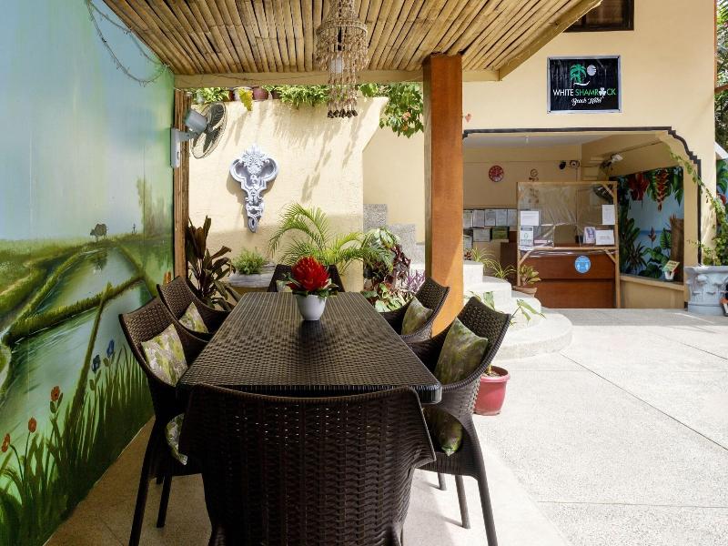 White Shamrock Beach Hotel image