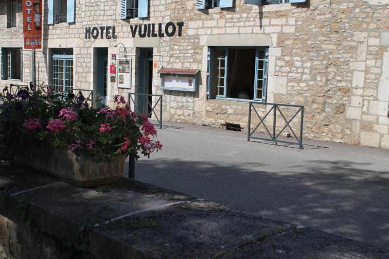 Logis Hotel Vuillot image