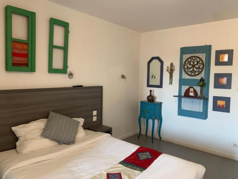 Logis Hotel Vuillot image
