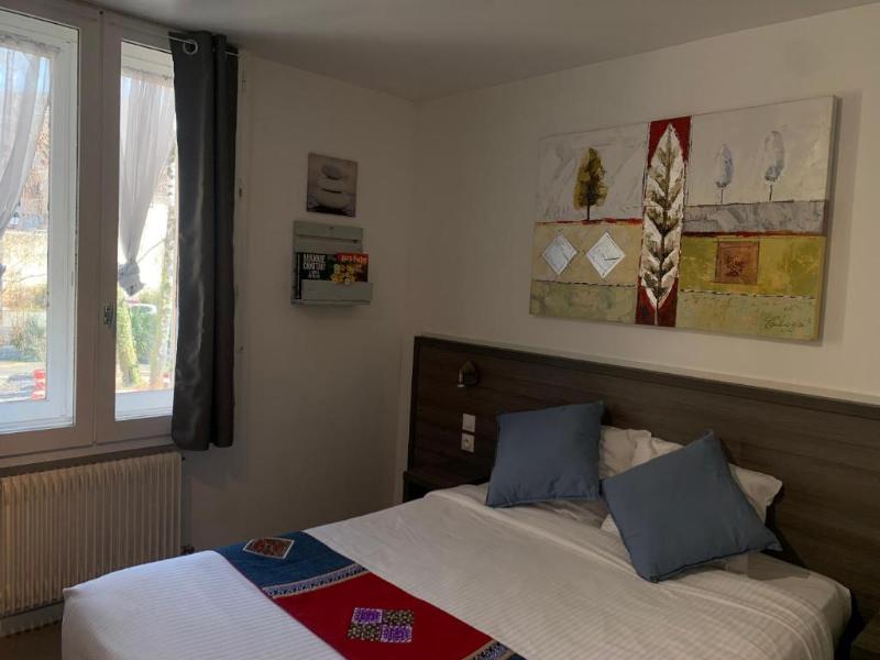 Logis Hotel Vuillot image