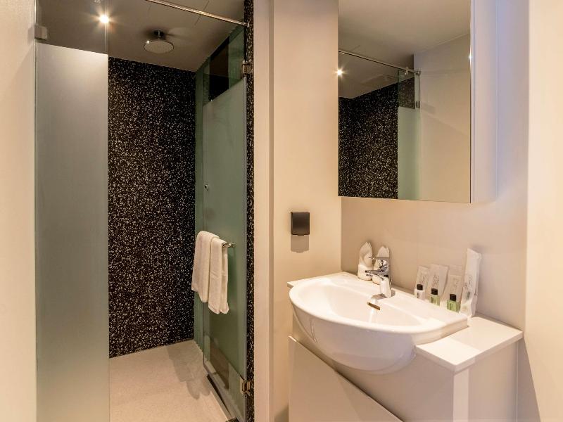Seekers Finders Rama IV Hotel, SureStay Collection image