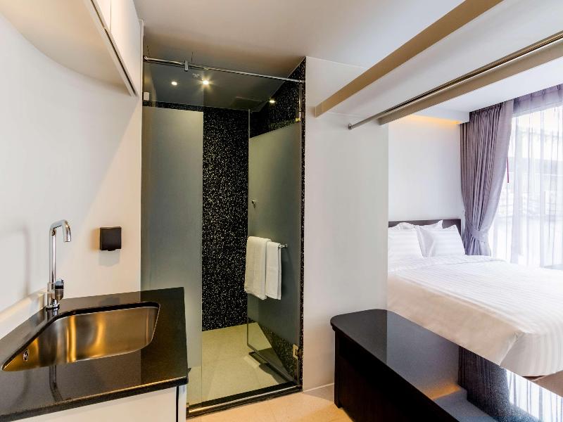 Seekers Finders Rama IV Hotel, SureStay Collection image
