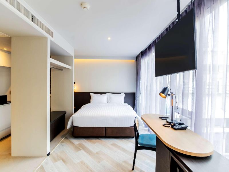 Seekers Finders Rama IV Hotel, SureStay Collection image