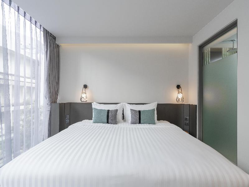 Seekers Finders Rama IV Hotel, SureStay Collection image