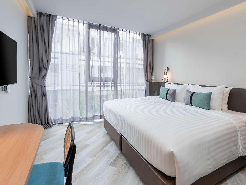 Seekers Finders Rama IV Hotel, SureStay Collection image