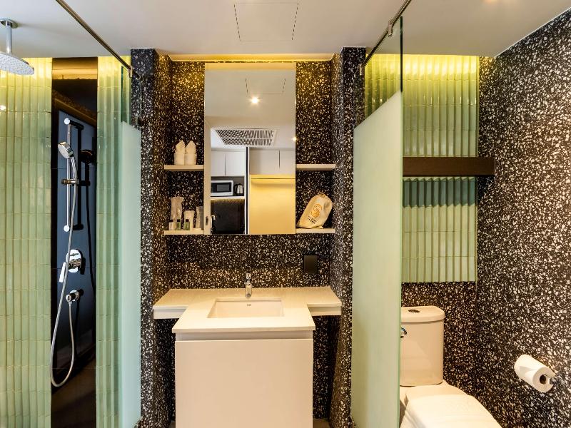 Seekers Finders Rama IV Hotel, SureStay Collection image