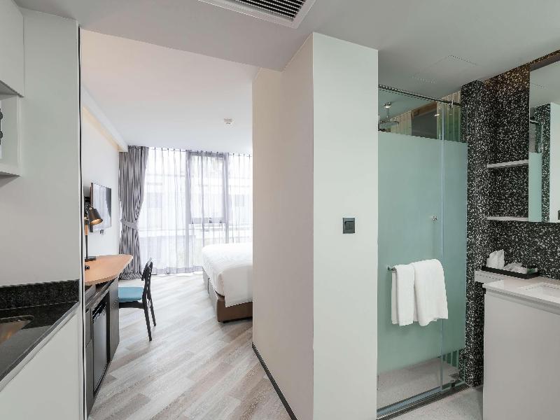 Seekers Finders Rama IV Hotel, SureStay Collection image