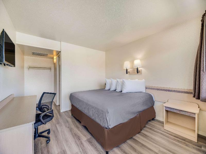 Econo Lodge Stockton near I-5 Fairgrounds image
