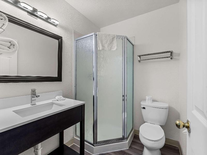 Econo Lodge Stockton near I-5 Fairgrounds image