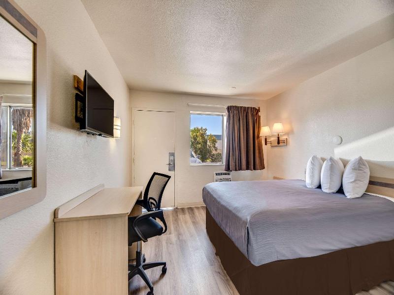 Econo Lodge Stockton near I-5 Fairgrounds image