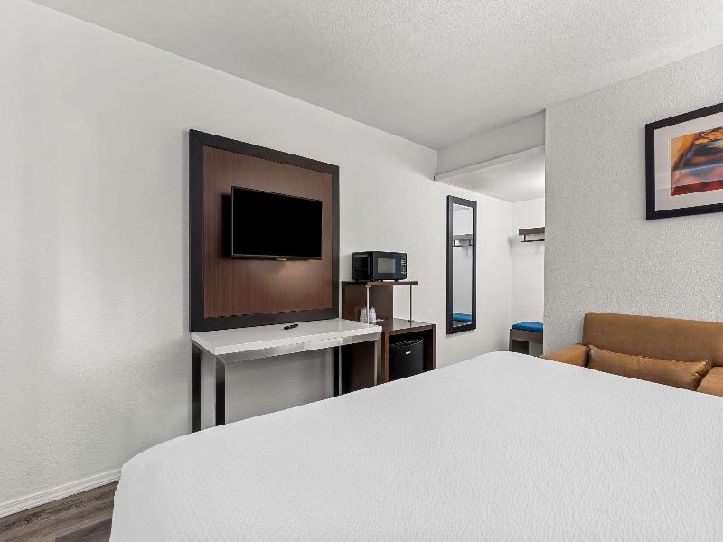 Econo Lodge Stockton near I-5 Fairgrounds image