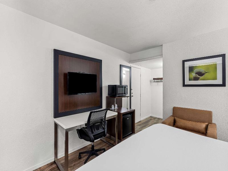 Econo Lodge Stockton near I-5 Fairgrounds image