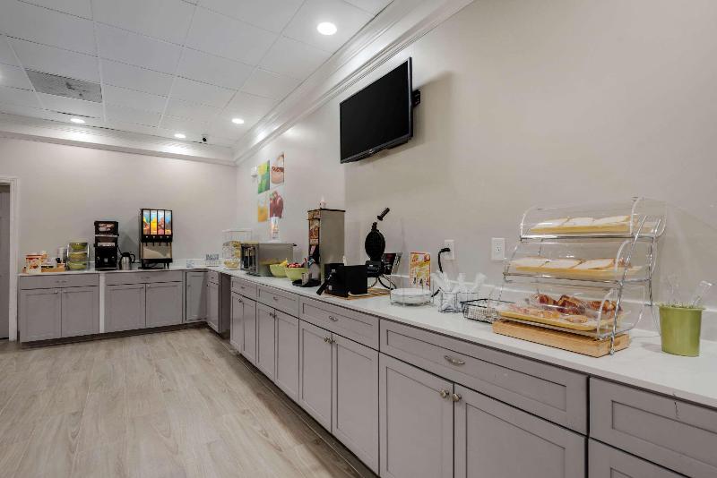 Quality Inn & Suites New Hartford - Utica image
