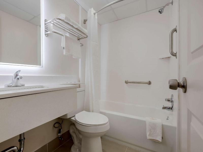 Quality Inn & Suites New Hartford - Utica image