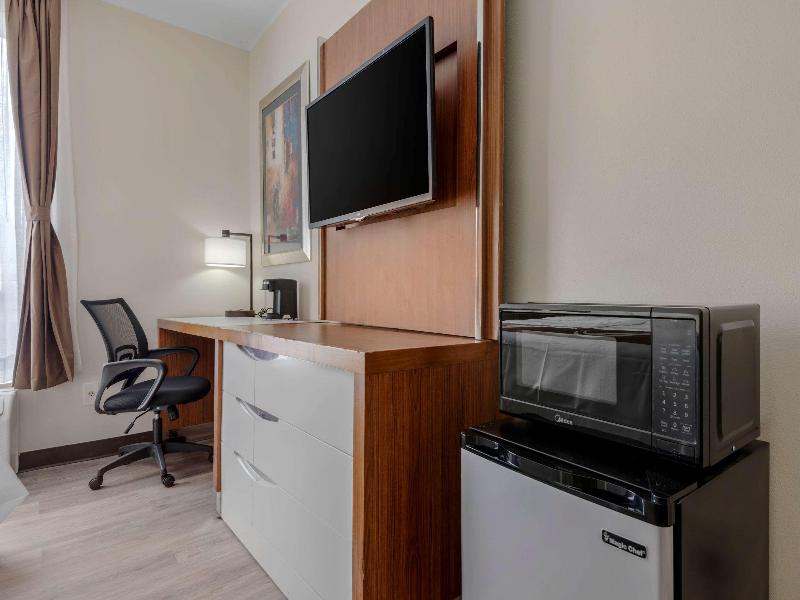 Quality Inn & Suites New Hartford - Utica image